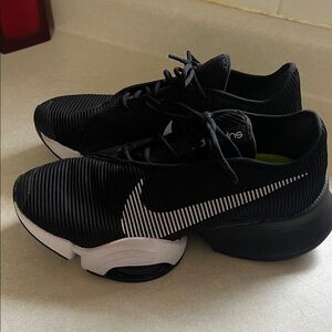 Nike air Zoom Superrep 2 Black and White Athletic Shoes size 8 1/2